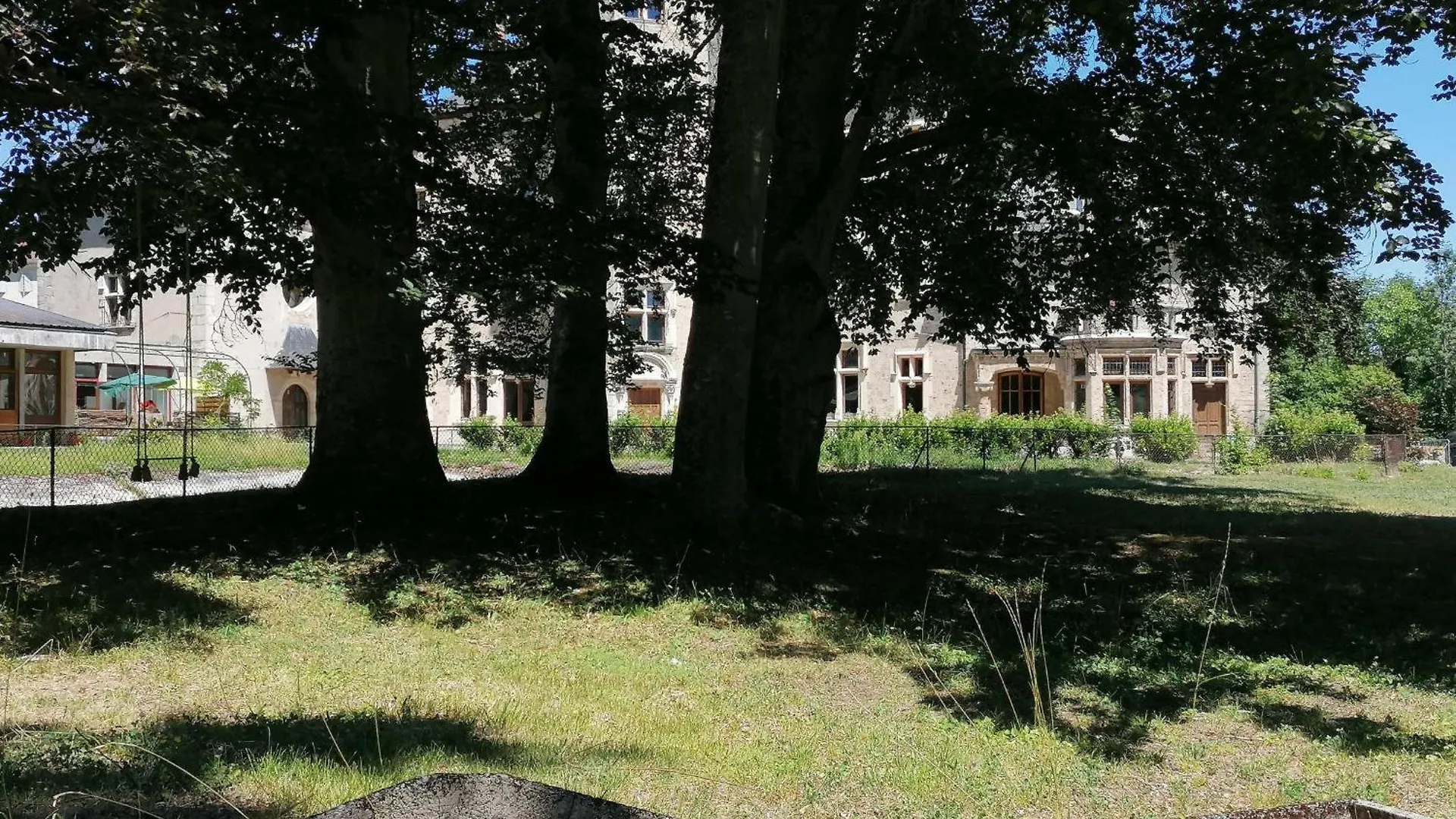 Grand Gite Du Chateau De St Geoire Saint-Geoire-en-Valdaine Apartment